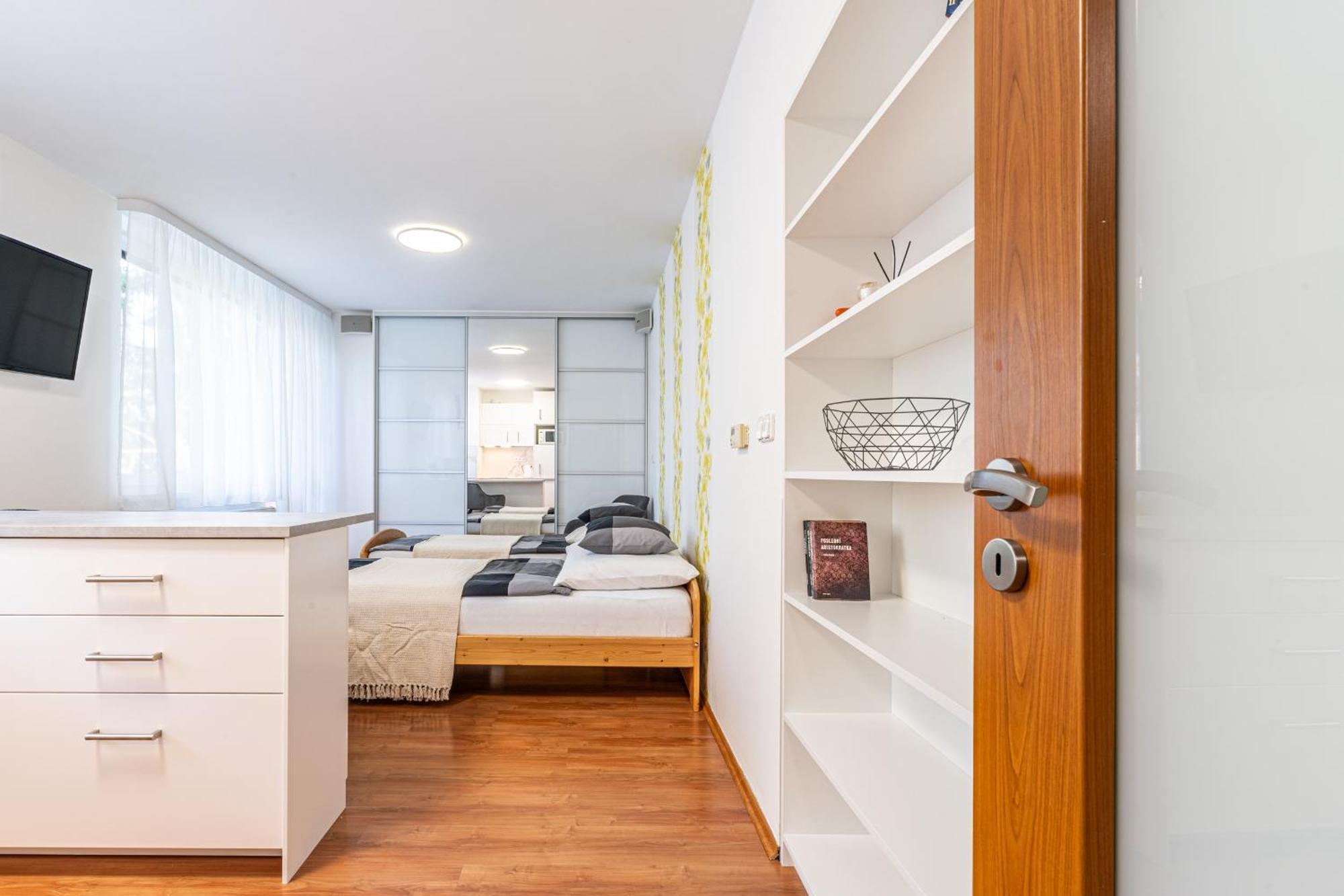 Apartment Komín Eksteriør bilde