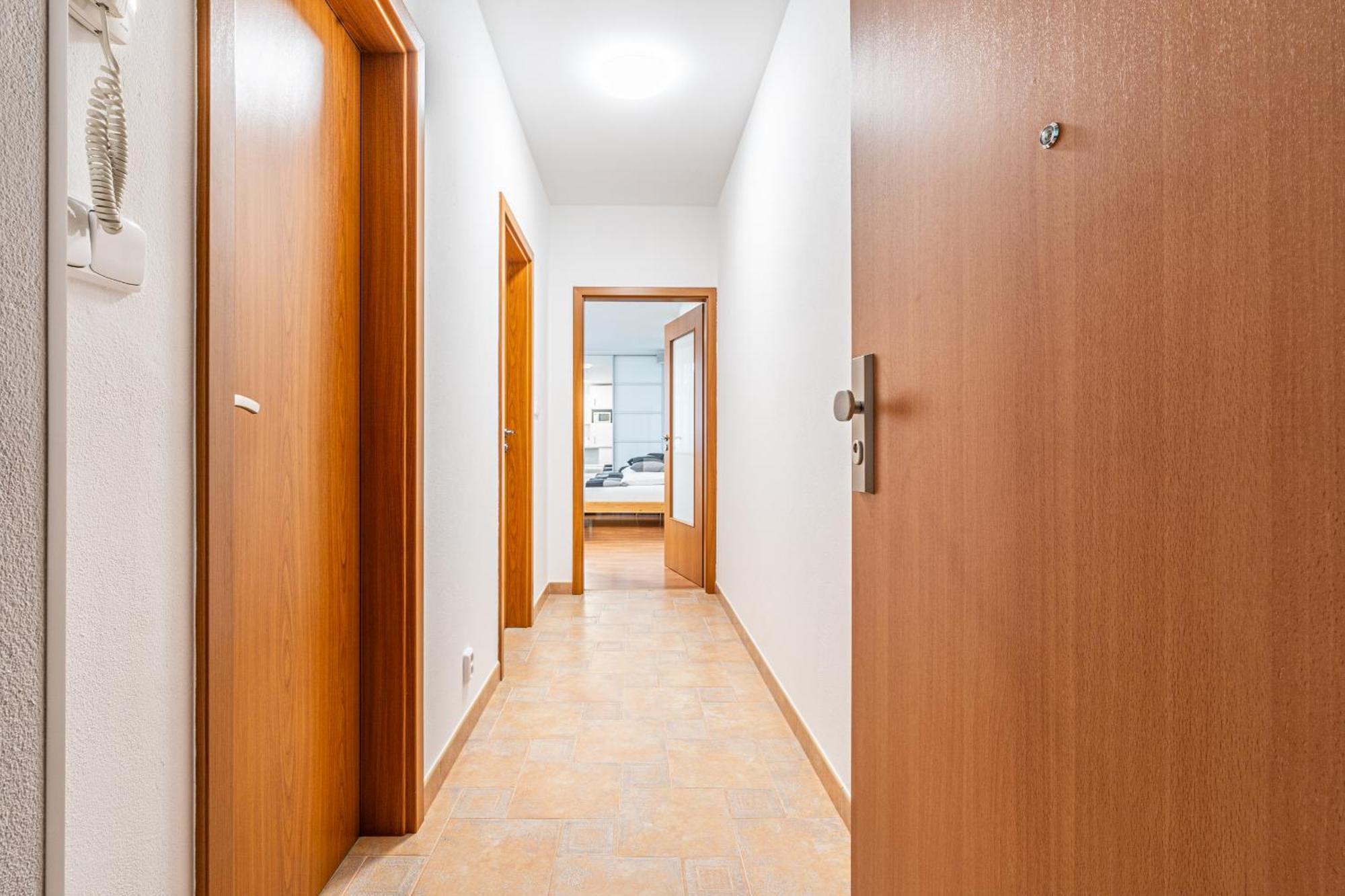 Apartment Komín Eksteriør bilde