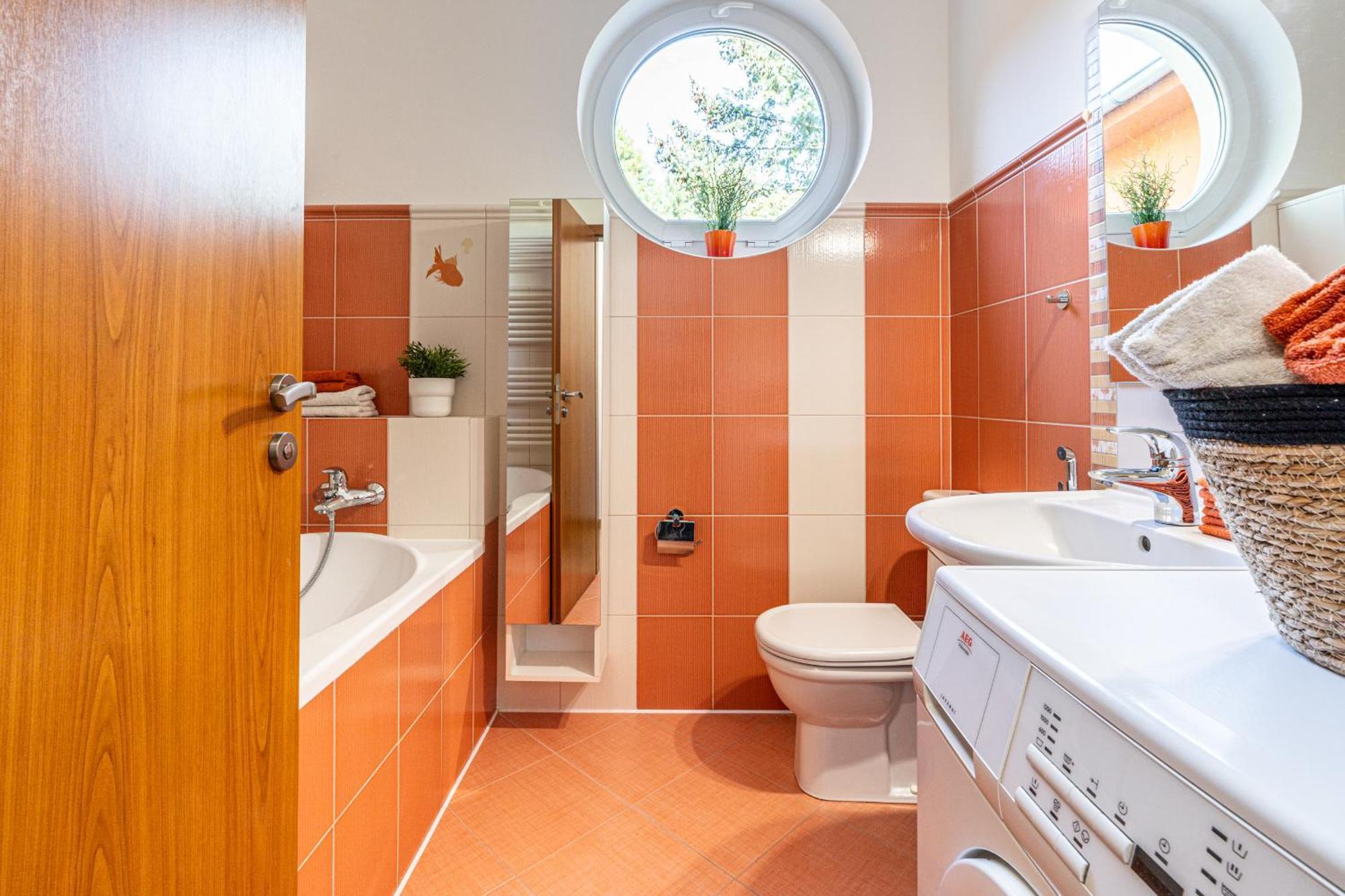 Apartment Komín Eksteriør bilde