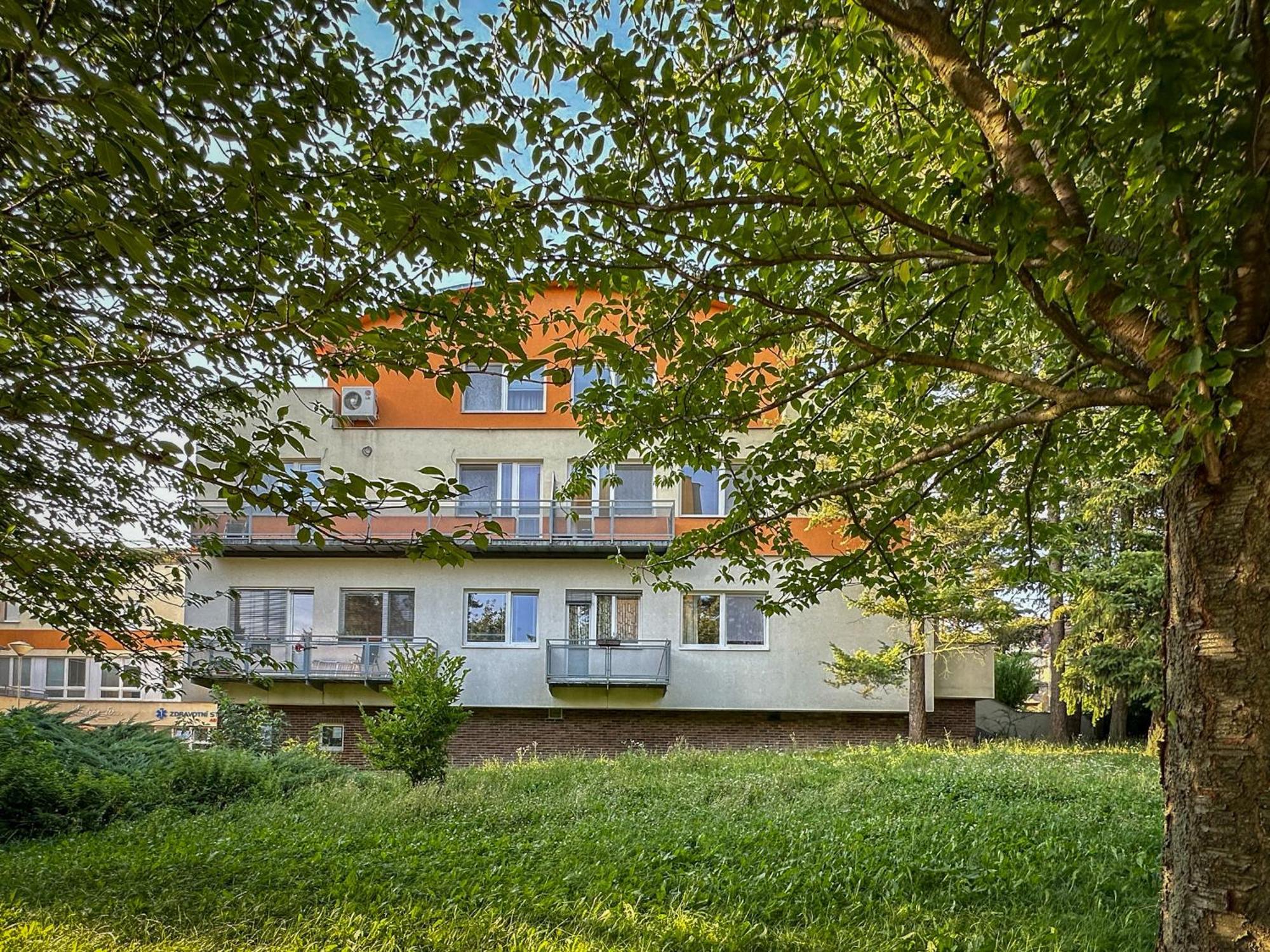 Apartment Komín Eksteriør bilde