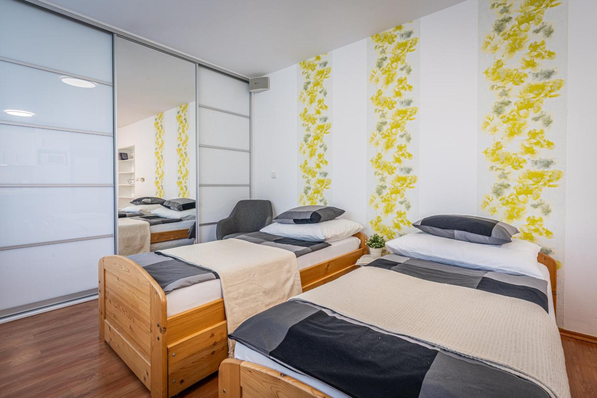 Apartment Komín Eksteriør bilde